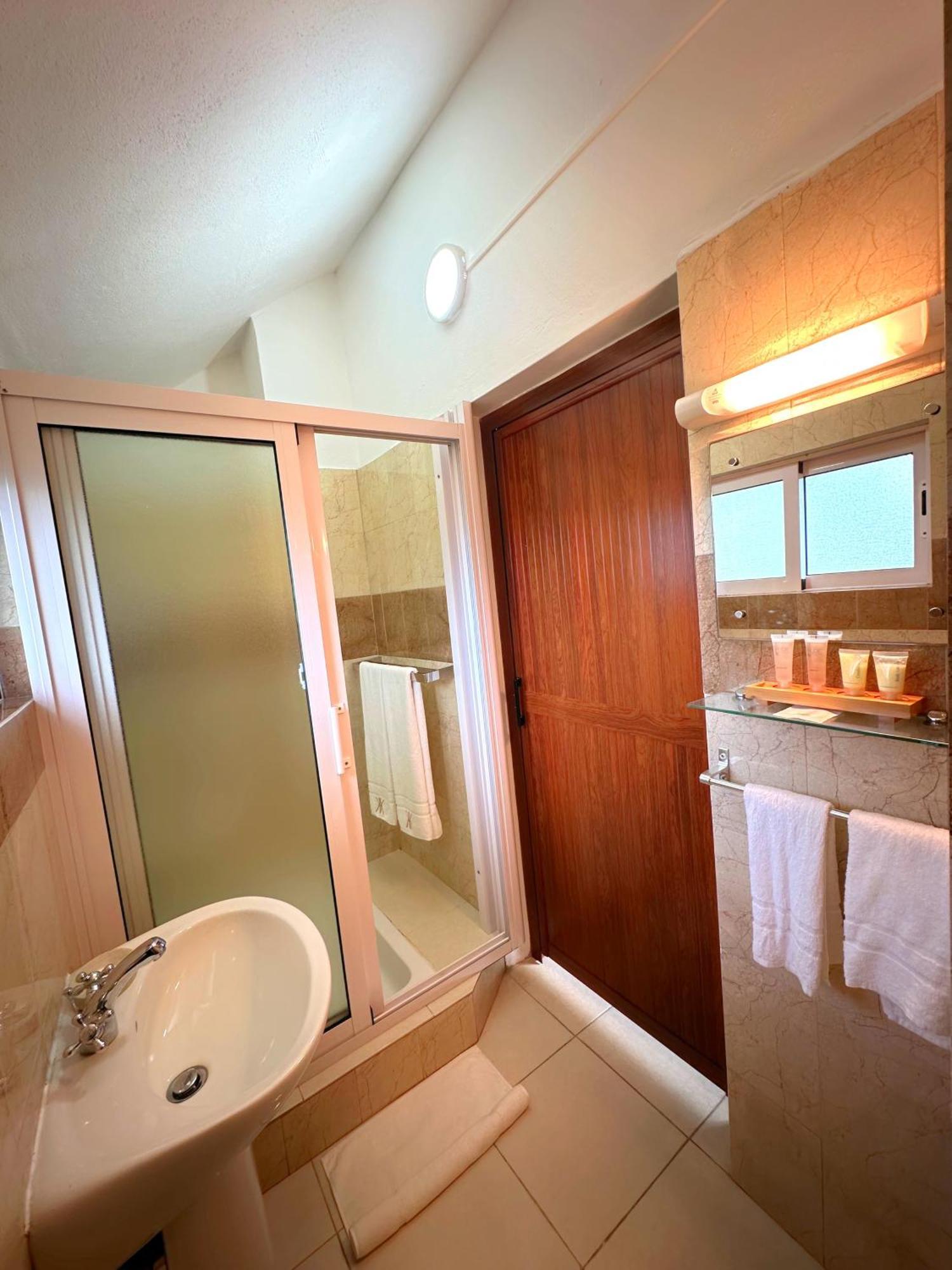 Koa Hotel Riambel Ngoại thất bức ảnh